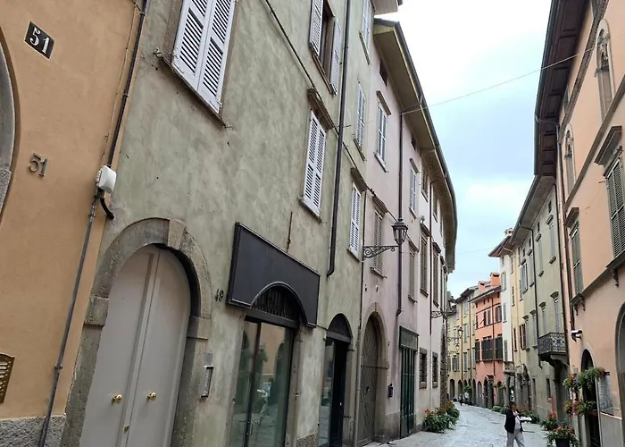 Borgo Pignolo 49 *